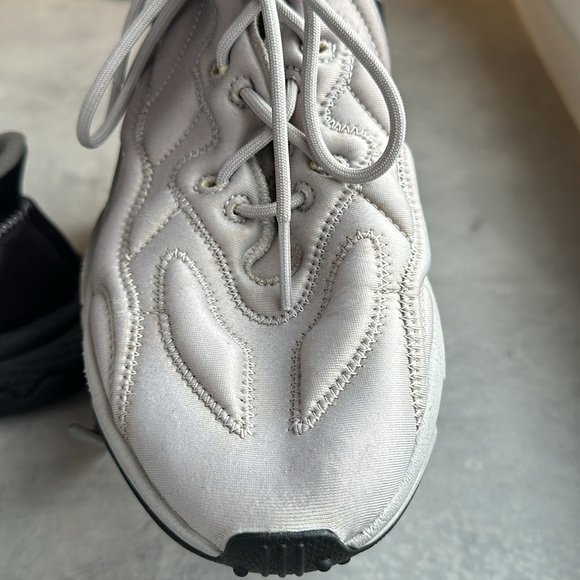 Adidas shoes - Picture 3 of 5